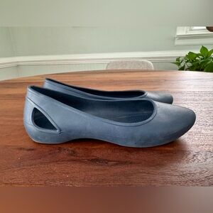 Crocs Laura Ballet Flats Womens 9 NAVY Blue Shoes Slip On Iconic Comfort Cutout